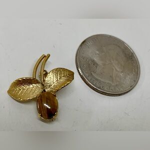 Vintage Wells 14 K Gold Tigereye Leafed Pinback Button Brooch